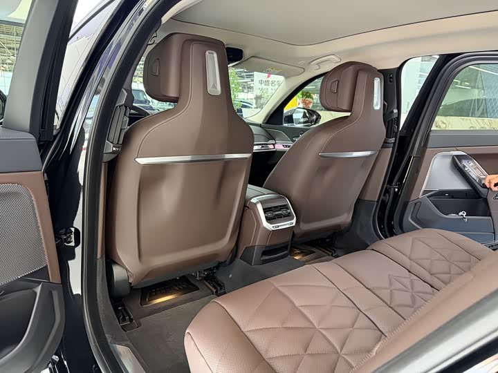 BMW i7, 2025 — фото 9 из 9