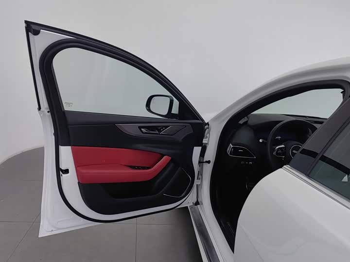 Jaguar XE L, 2024 — фото 8 из 9