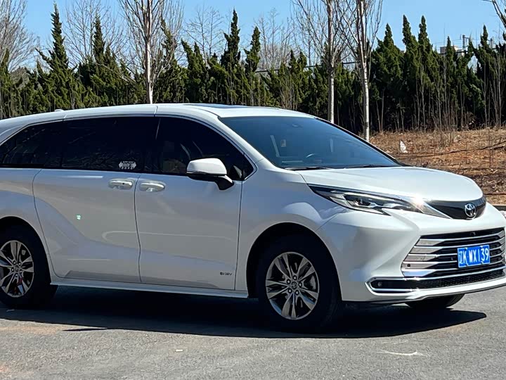 Toyota Sienna, 2024 — фото 3 из 9