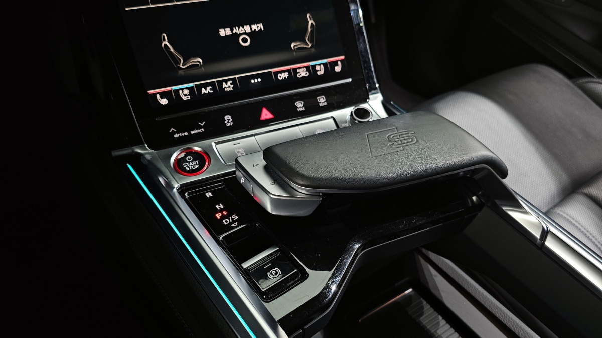 Audi e-tron, 2022 — фото 9 из 12