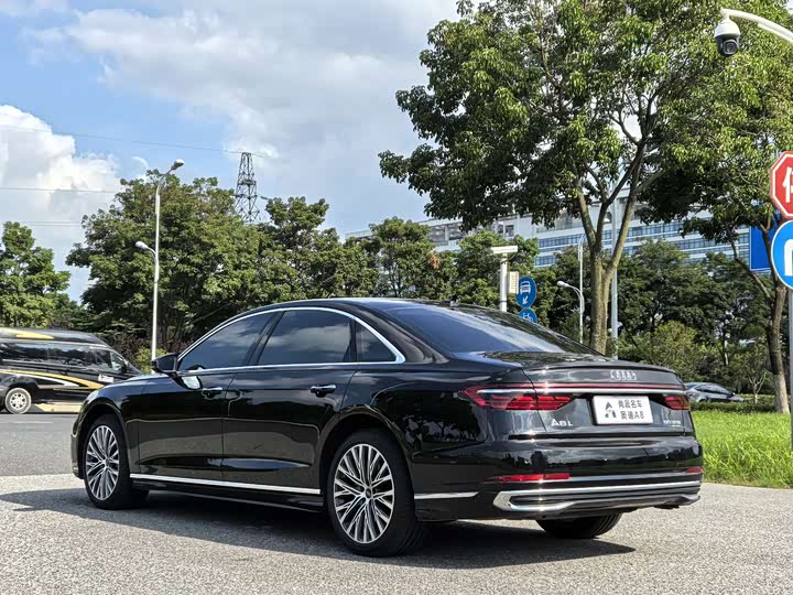 Audi A8, 2023 — фото 8 из 9