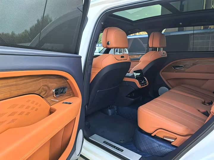 Bentley Bentayga, 2024 — фото 9 из 9