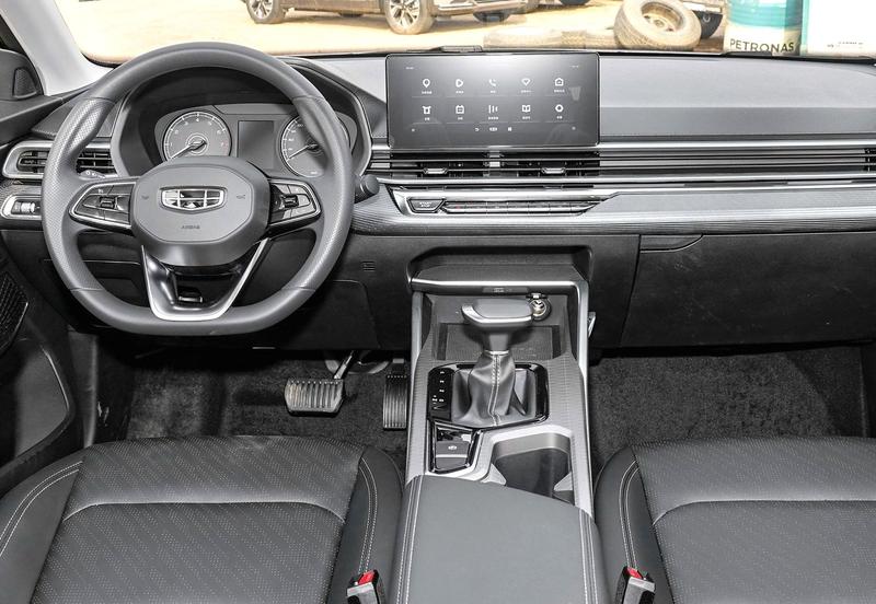 Geely Emgrand, 2023 — фото 7 из 9
