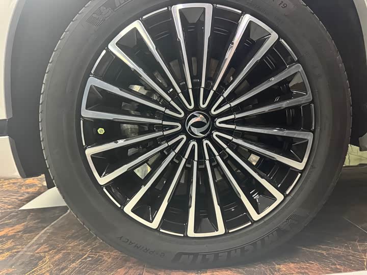 Dongfeng Aeolus L8, 2025 — фото 5 из 9