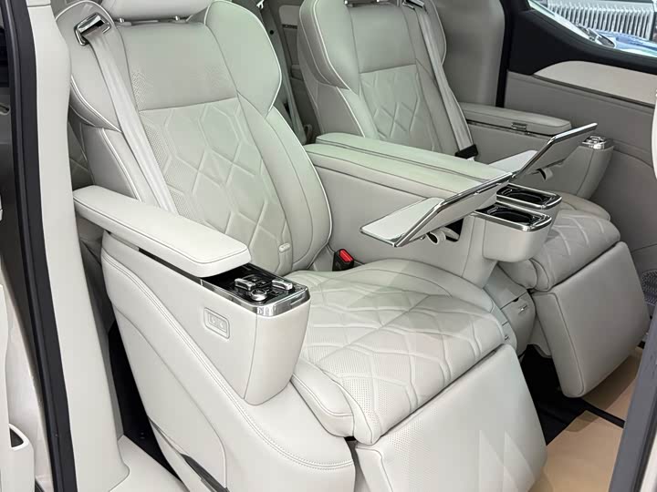 Volvo EM90, 2023 — фото 9 из 9