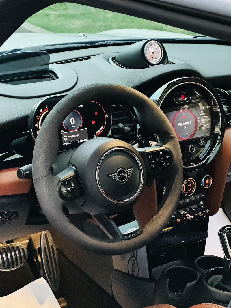 Mini Mini JCW, 2022 — фото 9 из 12