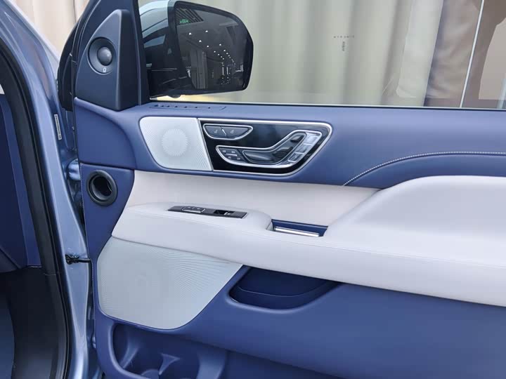 Lincoln Navigator One, 2022 — фото 5 из 9