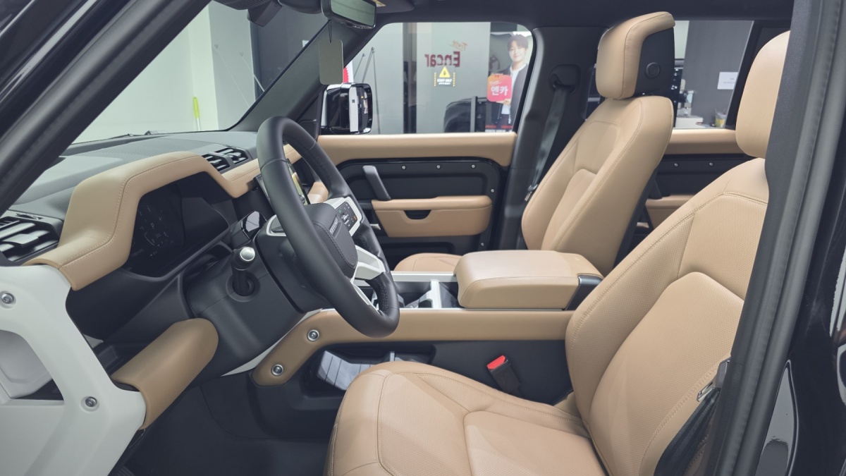 Land Rover Defender, 2025 — фото 3 из 12