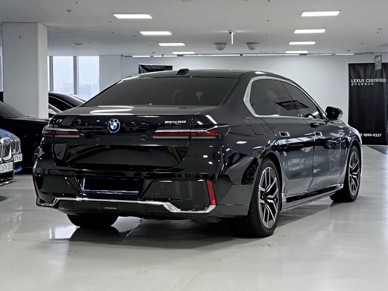 BMW i7, 2024 — фото 2 из 12