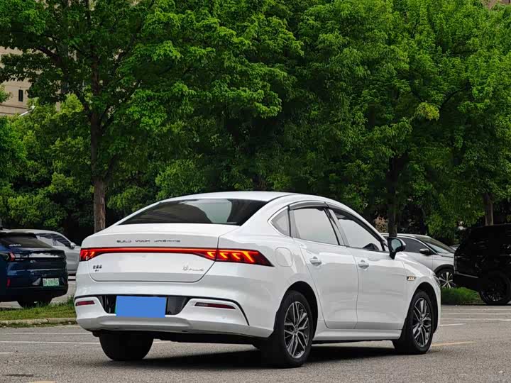 BYD Qin Plus, 2023 — фото 7 из 9