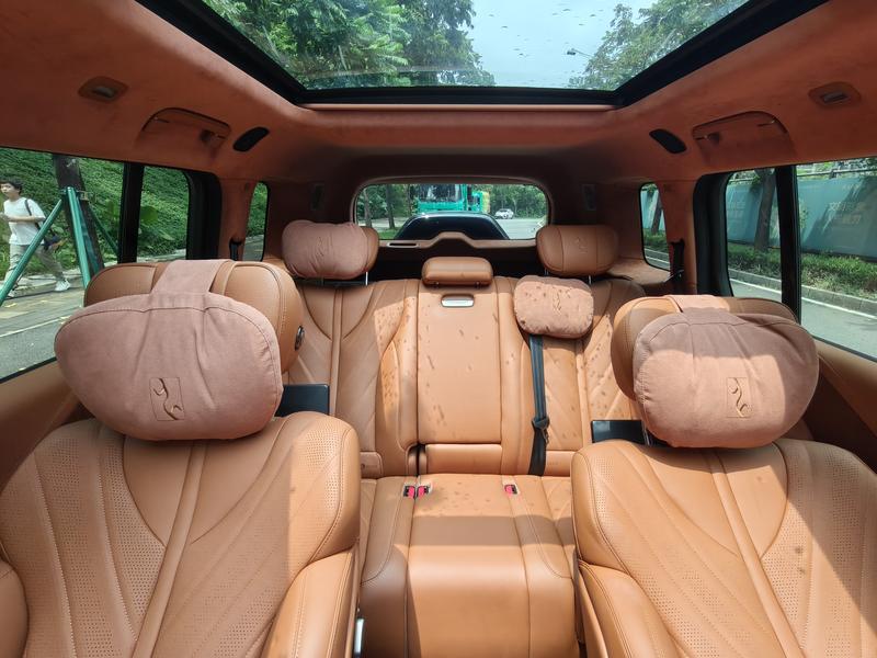 BYD Yangwang U8, 2023 — фото 11 из 12