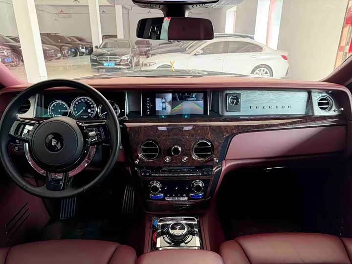 Rolls-Royce Phantom, 2022 — фото 9 из 9