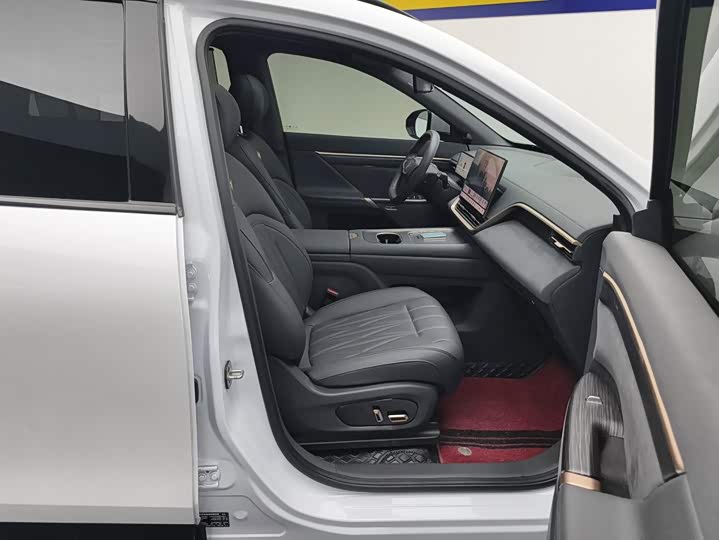 Dongfeng Yipai eπ 008, 2025 — фото 8 из 9