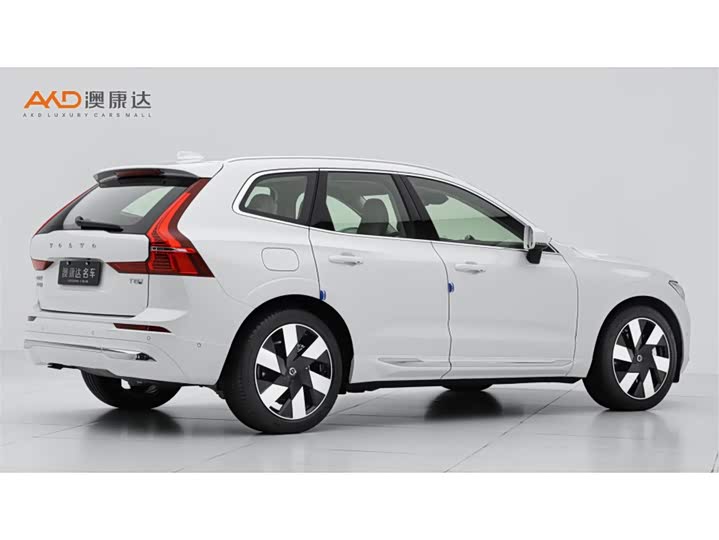 Volvo XC60 Hybrid, 2024 — фото 3 из 9