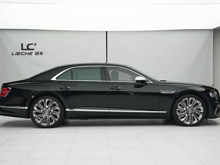 Bentley Flying Spur Hybrid, 2025 — фото 3 из 9