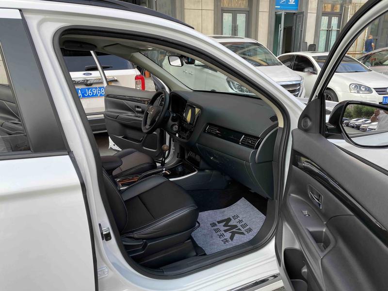 Mitsubishi Outlander, 2022 — фото 9 из 10