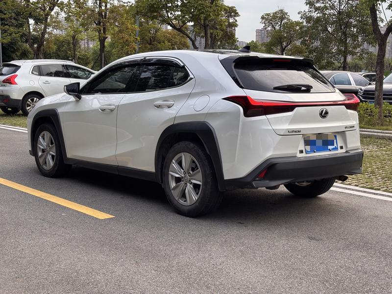 Lexus UX, 2022 — фото 4 из 10