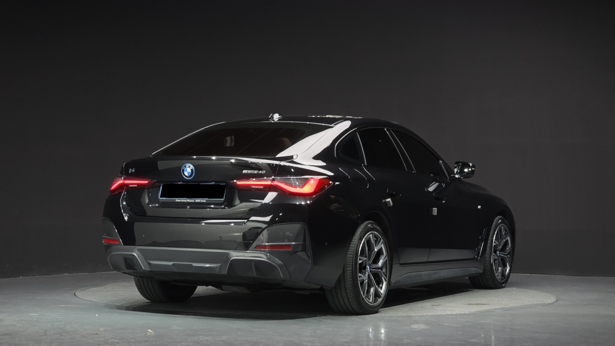 BMW i4, 2022 — фото 2 из 12