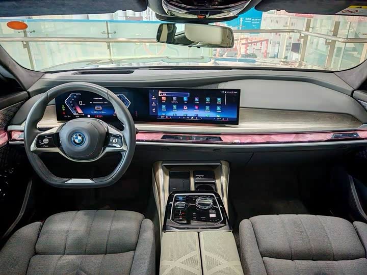 BMW i7, 2022 — фото 9 из 9