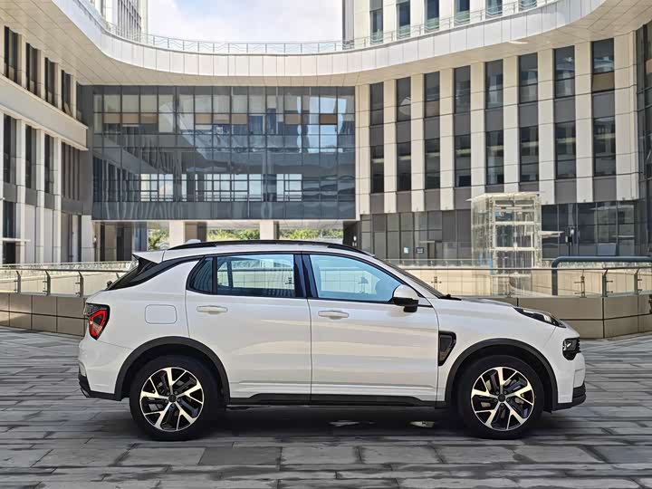 Lynk & Co 01 EM-P Hybrid, 2023 — фото 5 из 9