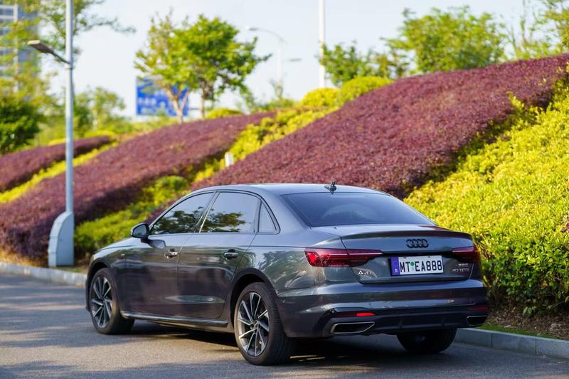 Audi A4L, 2022 — фото 4 из 10