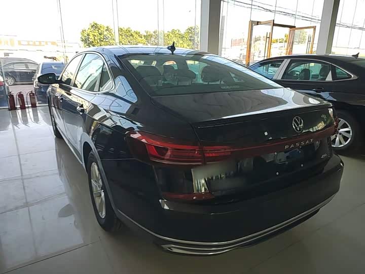 Volkswagen Passat Hybrid, 2025 — фото 5 из 9