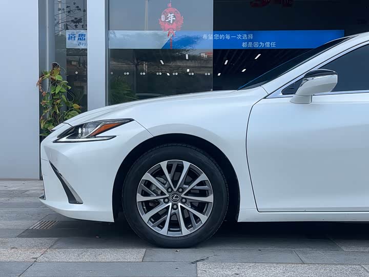 Lexus ES, 2023 — фото 4 из 9