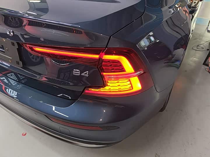 Volvo S60, 2024 — фото 8 из 9