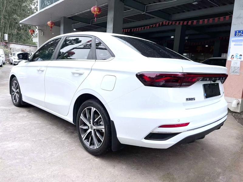 Geely Emgrand, 2023 — фото 4 из 9