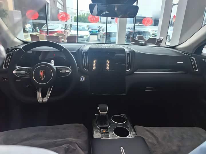 Hongqi HS3 Hybrid, 2026 — фото 8 из 9