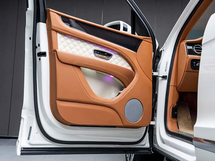 Bentley Bentayga, 2022 — фото 4 из 9