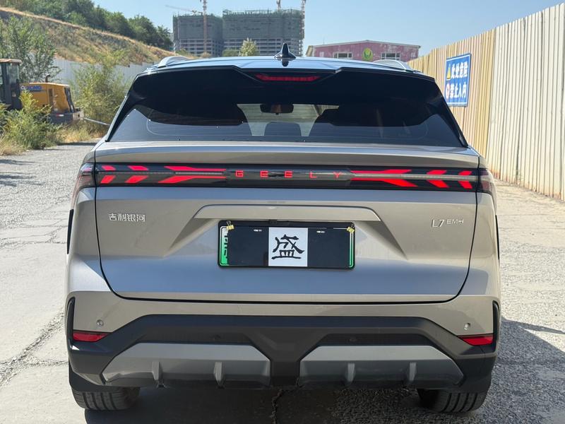 Geely Galaxy L7, 2025 — фото 5 из 11