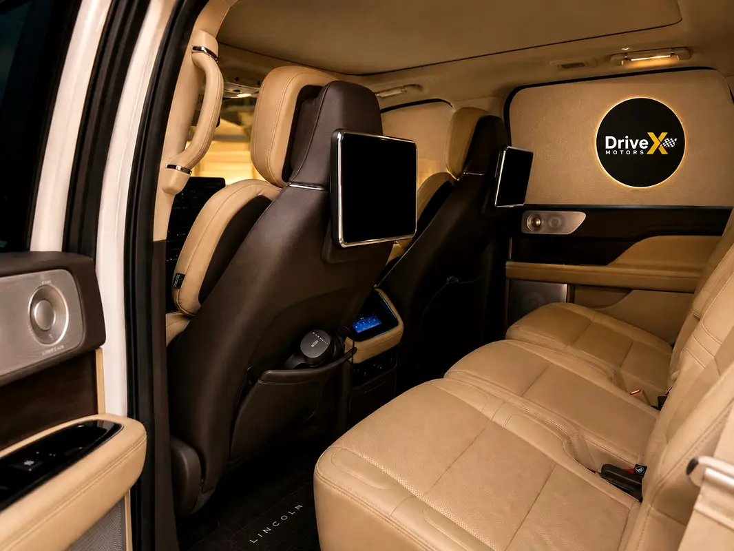 Lincoln Navigator, 2023 — фото 8 из 10