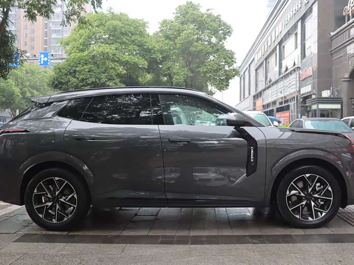 Lynk & Co 08 EM-P Hybrid, 2025 — фото 7 из 9