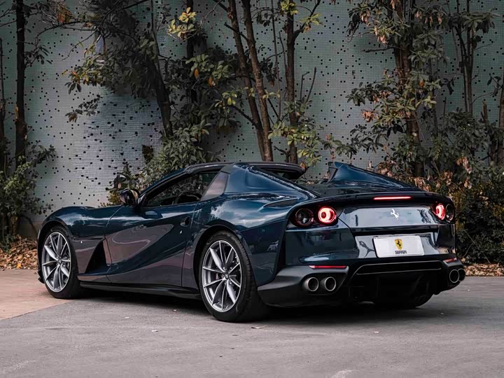 Ferrari 812, 2022 — фото 8 из 9