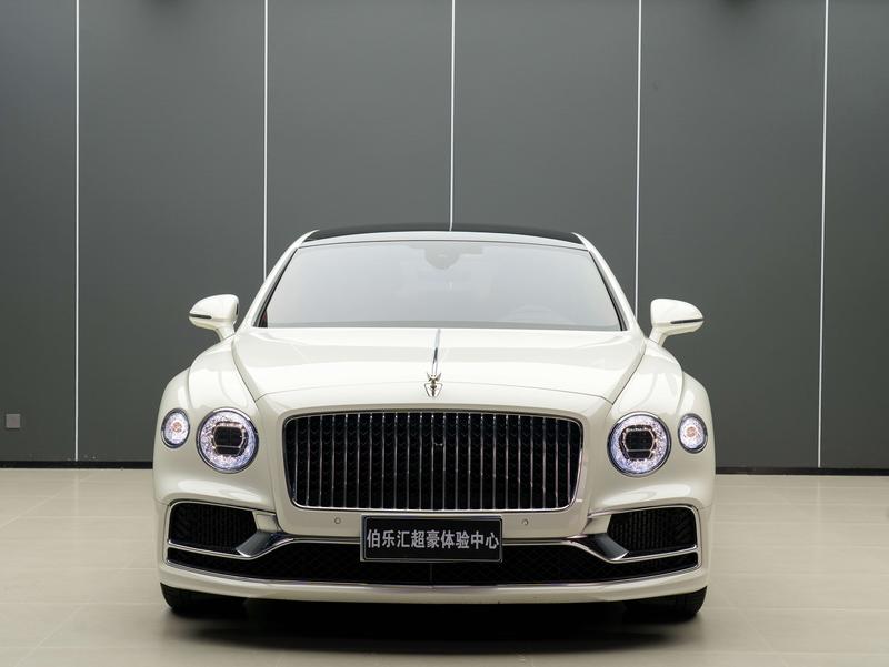 Bentley Flying Spur, 2023 — фото 2 из 12