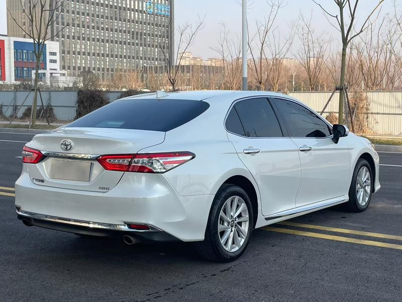 Toyota Camry, 2023 — фото 6 из 8