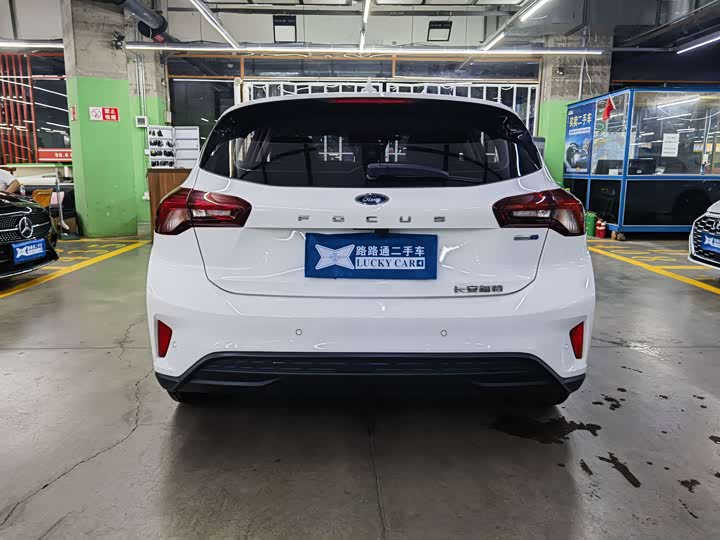 Ford Focus, 2022 — фото 5 из 9