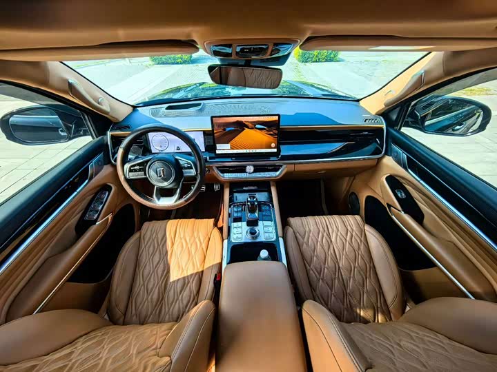 Tank 500 Hybrid, 2024 — фото 8 из 9