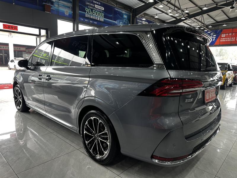 Roewe iMax 8, 2022 — фото 4 из 12