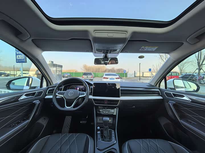 Volkswagen Tiguan L Pro, 2023 — фото 6 из 9