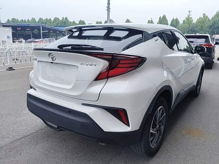 Toyota C-HR, 2023 — фото 5 из 9