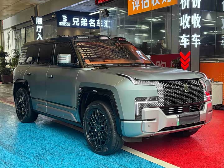 BYD Yangwang U8, 2024 — фото 3 из 9