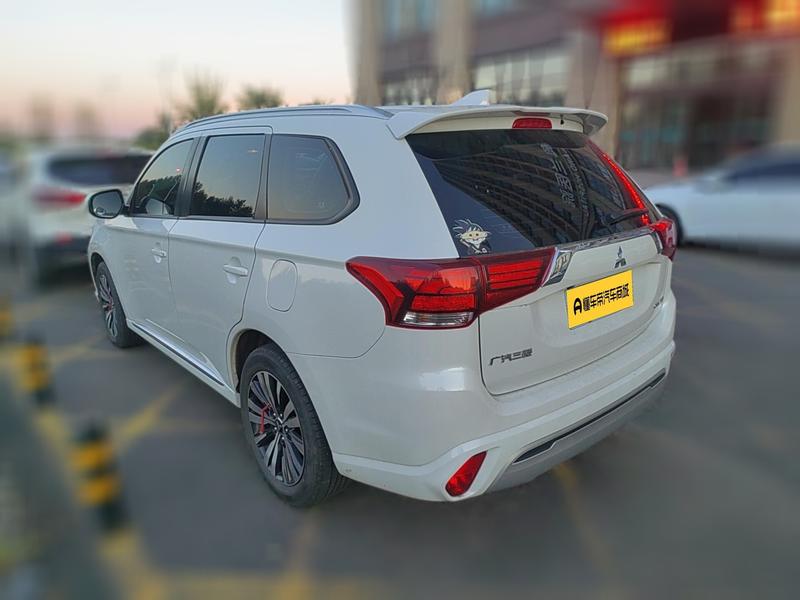 Mitsubishi Outlander, 2022 — фото 4 из 12