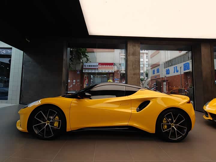 Lotus Emira, 2023 — фото 3 из 9