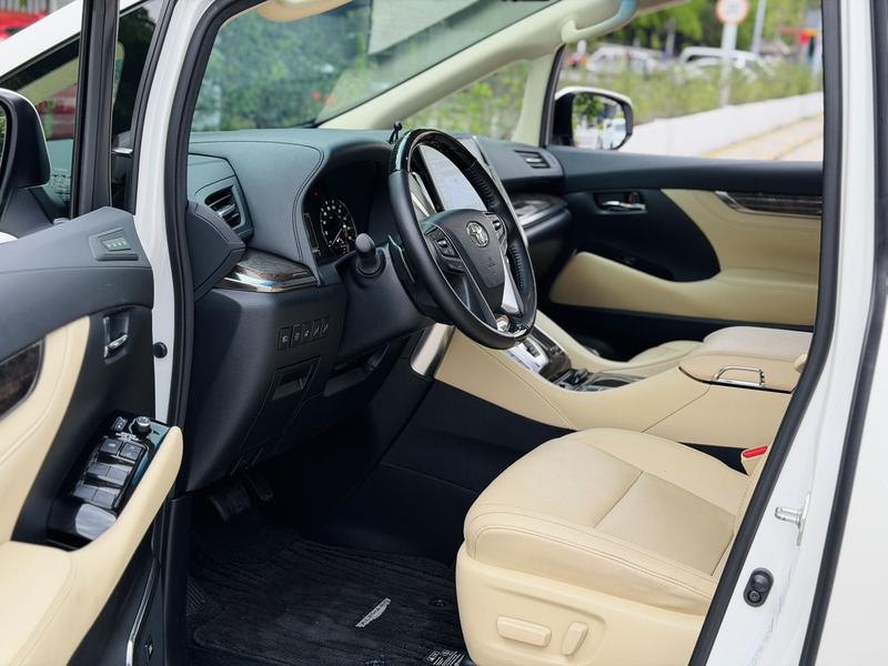 Toyota Alphard, 2022 — фото 7 из 9