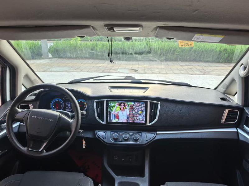Dongfeng Forthing Lingzhi M5 EV, 2022 — фото 7 из 10