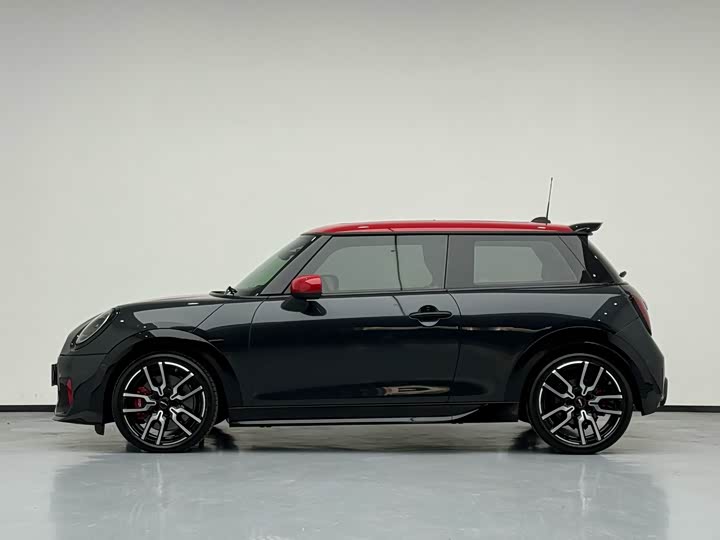 Mini Mini JCW, 2024 — фото 7 из 9
