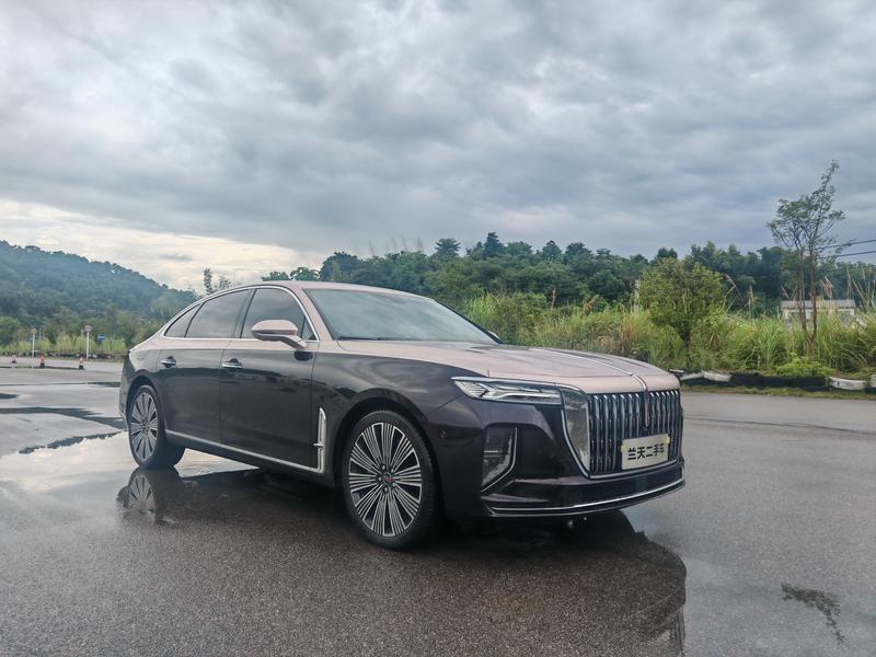 Hongqi H9, 2025 — фото 3 из 12