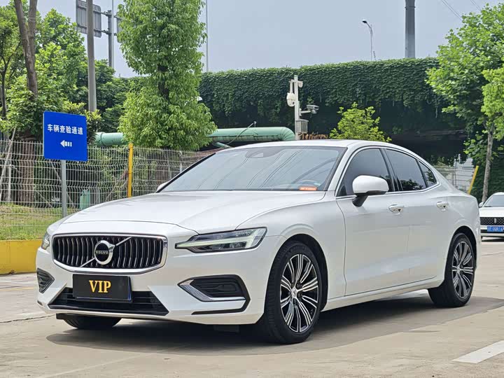 Volvo S60, 2022 — купить в Саратове под ключ